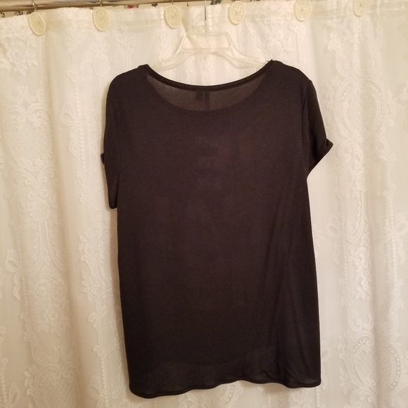 Elle - Picture 2 of 3